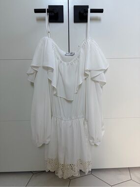 Vava by Joy Han White Ruffled Off-Shoulder Top